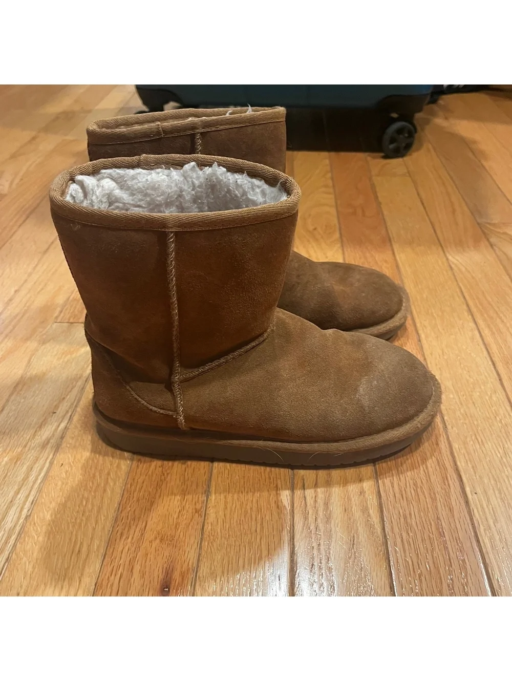 Koolaburra by UGG Classic Brown Shearling Lined Boots Size 4